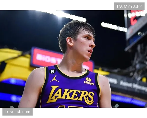 里夫斯恢复进展顺利 有望提前复出助力球队冲刺 里夫斯恢复进展顺利 有望提前复出助力球队冲刺