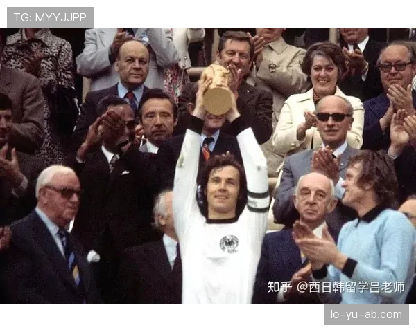 传奇巨星贝肯鲍尔世界杯高光瞬间再现：无与伦比的表现与永恒风采