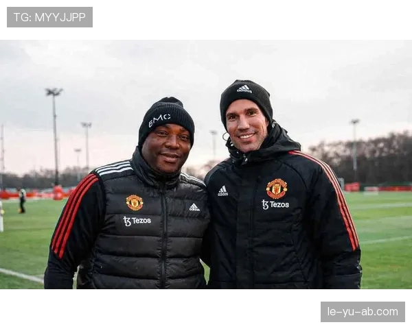 英超新星列维·科尔维尔闪耀赛场，年轻后卫强势崛起