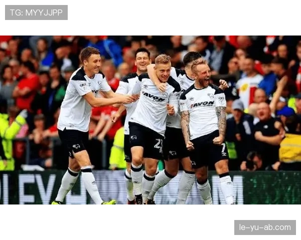 德比郡主场氛围火热，球迷助威点燃球队斗志