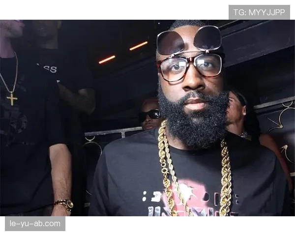 哈登训练完直接去夜店蹦迪？这体力分配也太离谱了