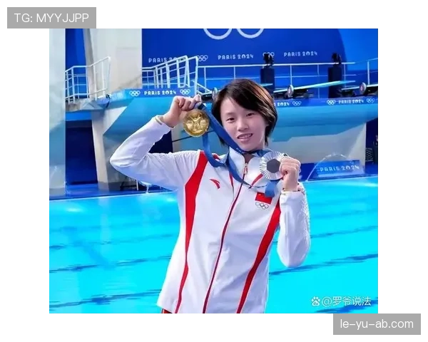 陈芋汐训练场门口拎着名牌包，我这月工资都不够，笑死